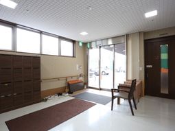 エントランスの明るい空間