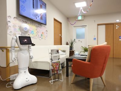 ロボットが待機するエントランス