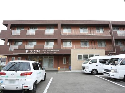 多階層建物の正面外観