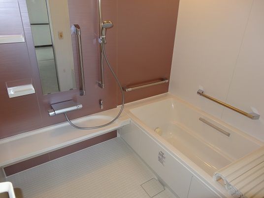 バリアフリーの浴室設備