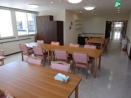 清潔なダイニングエリア