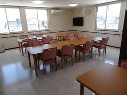 明るい食堂の様子