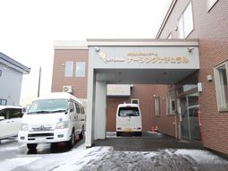 清潔感あるエントランス外観