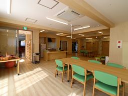 明るいダイニングスペース