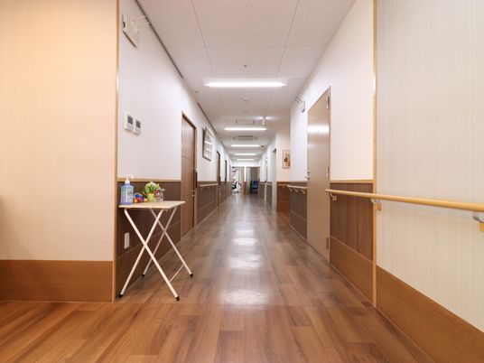 手すり付き廊下
