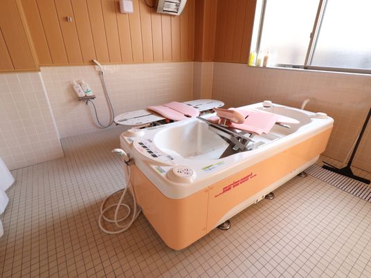 バリアフリーの浴室設備