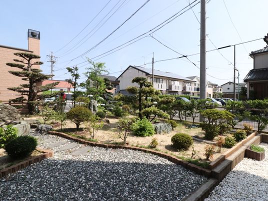 整備された緑豊かな中庭