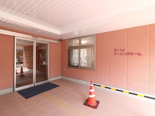 明るく広いエントランス