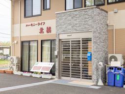 清潔感のあるエントランス外観