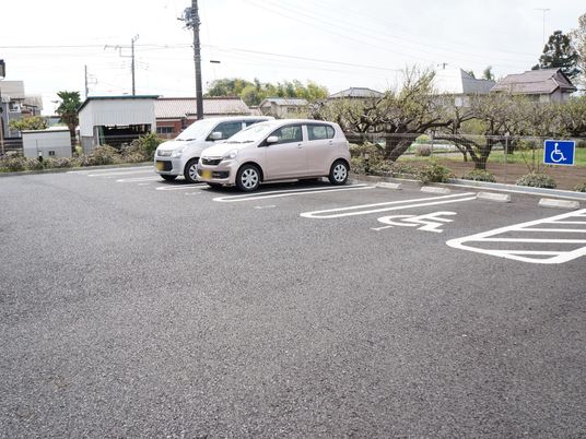 駐車場の車椅子用スペース