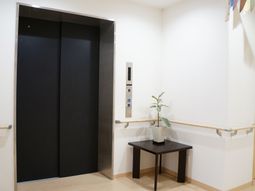 エレベーター前の通路