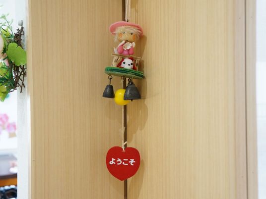可愛い飾り付きの部屋のドア