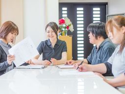 スタッフが業務を話し合う場