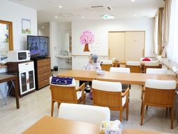 明るい食堂の様子