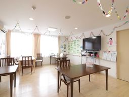 明るい食堂の様子
