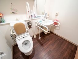 バリアフリーのトイレ設備