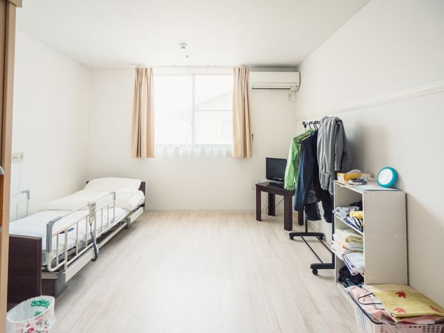 居室の状況を示す画像 居室 余裕のある床面積を確保した居室です。個々の生活スペースで快適な時間を過ごせる環境が整っています。