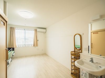 清潔感のあふれる居室空間