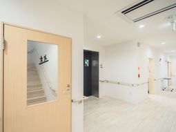 明るく清潔な廊下