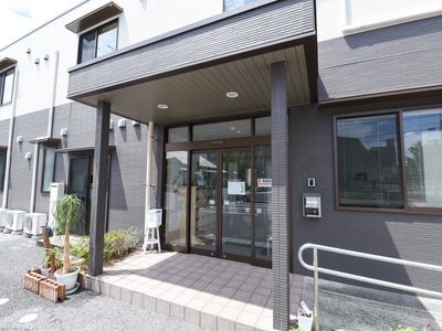 明るく清潔なエントランス