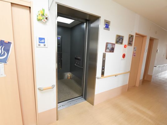エレベーターのある廊下