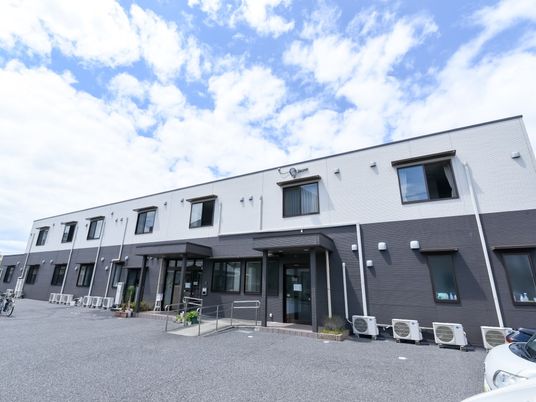 一階建ての施設外観
