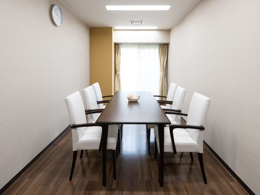 シンプルな会議室