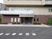 モダンな建物のエントランス