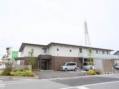 施設の外観と入口