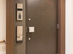 高級感ある居室のドア