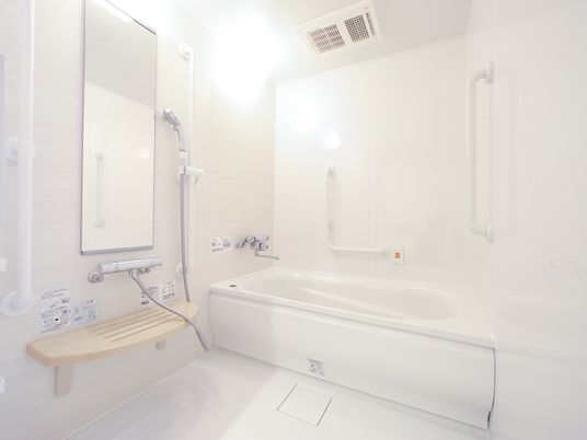 バリアフリーの洗面浴室