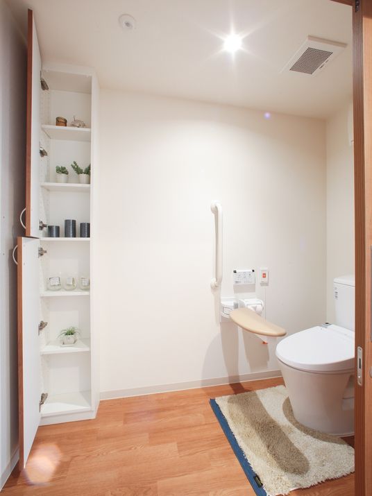 バリアフリー設計のトイレ