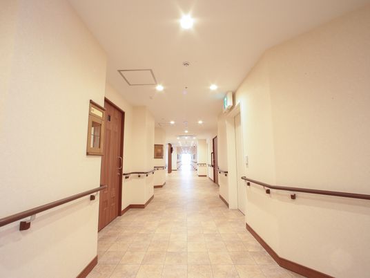 廊下の明るい空間