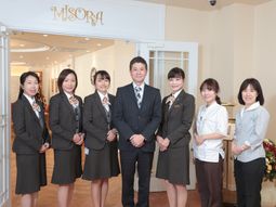 スタッフの集合写真