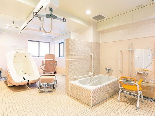 バリアフリー設計の浴室