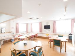 明るい食堂の様子