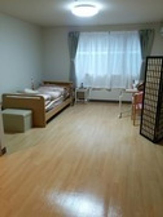 明るく広々とした居室