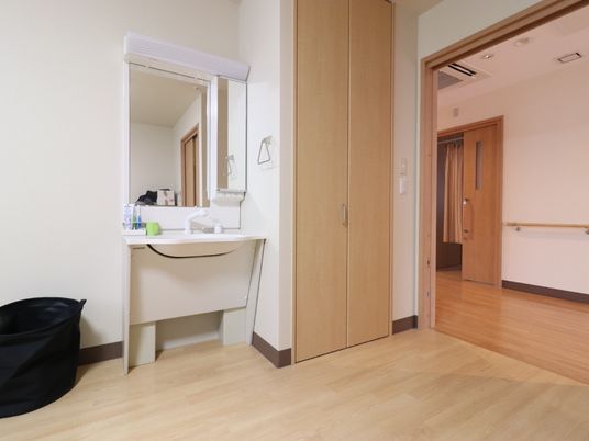 洗面台付きの廊下