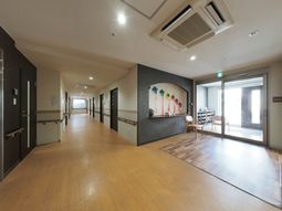 廊下に飾られた節句の飾り