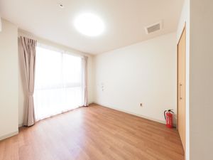 広々とした明るい居室