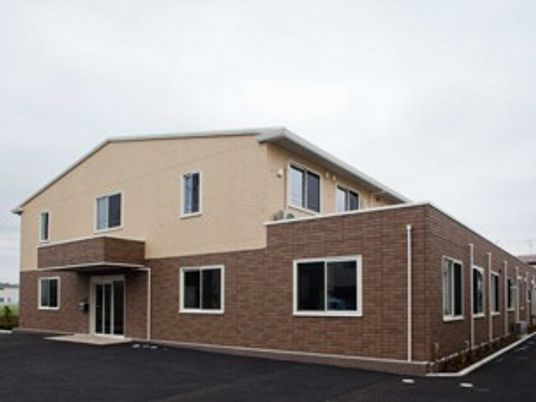 2階建ての建物外観  