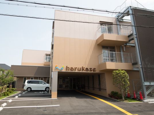 施設外観と看板