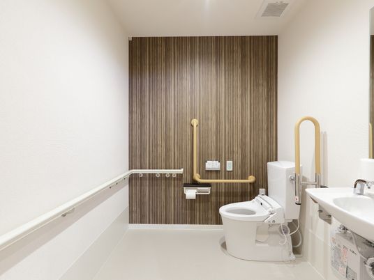 バリアフリーのトイレ空間
