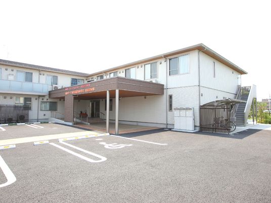 ゆとりある施設の外観