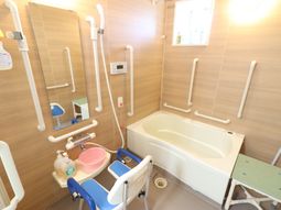 バリアフリーの浴室設備