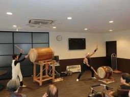 和太鼓演奏のある室内