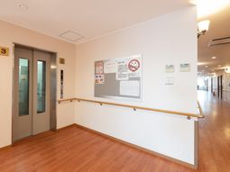 廊下と掲示物