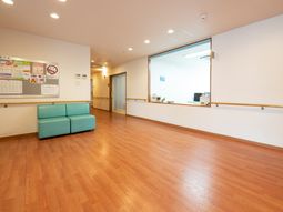 清潔な床のロビー