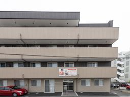 多階層の建物外観