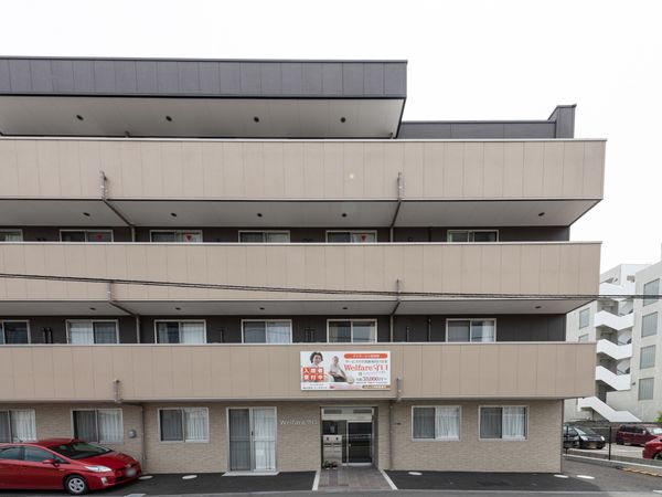 多階層の建物外観
